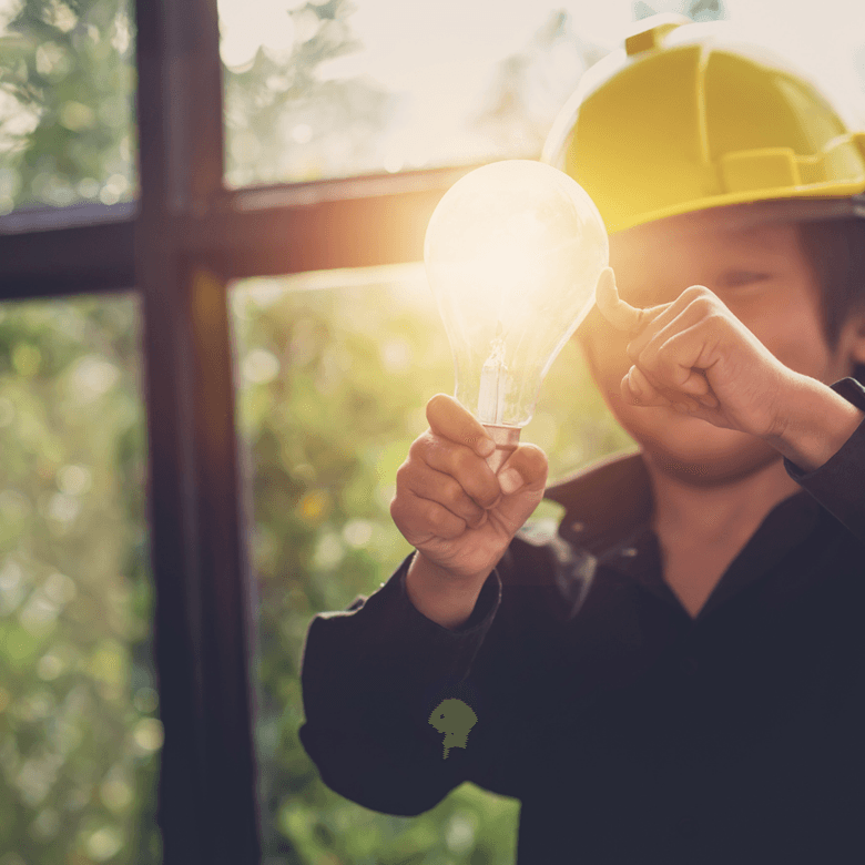 © Adobestock Palidachan Funny Asian Boys Hold A Light Bulb That Shines In Their Hands.