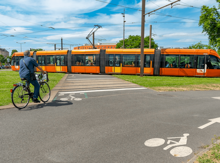 Csm Visuel Tram Velo ©Le Mans Metropole